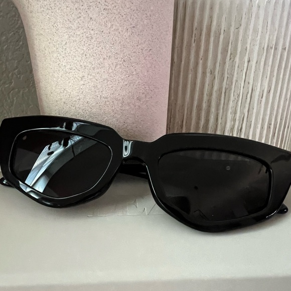 DEZI Sunwear “On Read” in Black / Dark Smoke NWOT - Picture 10 of 11